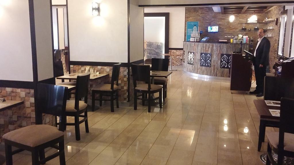 Kuwait Continental Hotel Kuwait City Bagian luar foto